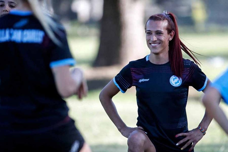 Mara Gómez se convirtió en la primera jugadora trans de la máxima división del fútbol femenino argentino