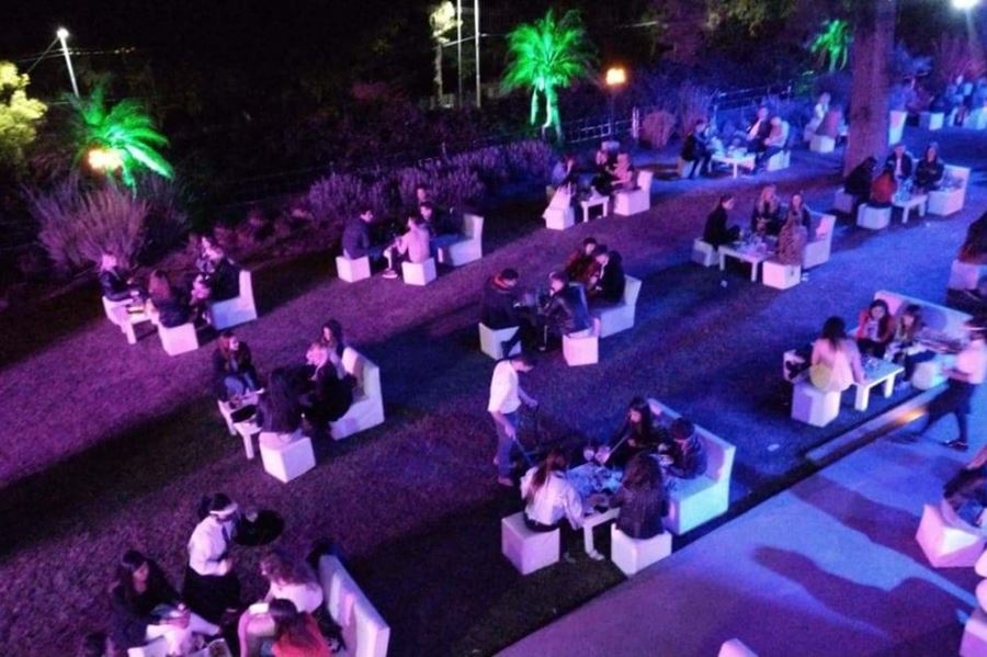 Los salones de fiestas abrirán antes de fin de año y se autorizarán eventos al aire libre de hasta 200 personas