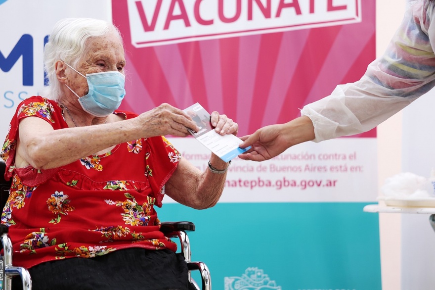 En Brown, ya vacunan a mayores de 70 años y a vecinos con patologías de riesgo