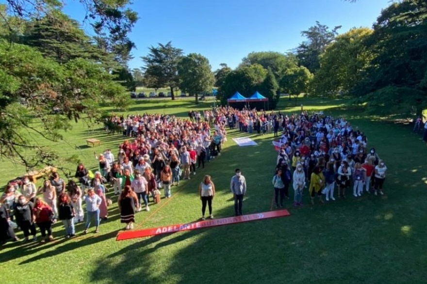 Masivo respaldo de las mujeres radicales a la candidatura de Maximiliano Abad para la interna partidaria