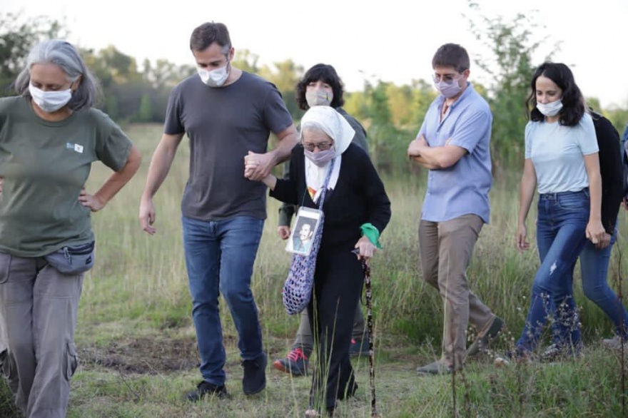 Junto a Norita Cortiñas, el intendente Achaval plantó árboles por la Memoria en la reserva de Pilar