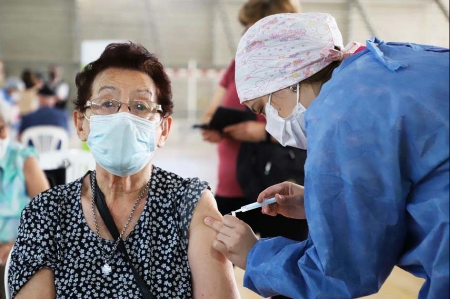 Coronavirus: Autorizaron el uso de la vacuna Sinopharm en mayores de 60 años