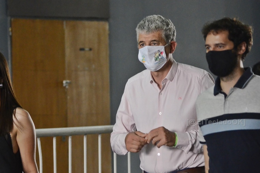 Gustavo Barrera acusó de irresponsable a Montenegro por el tratamiento de la pandemia