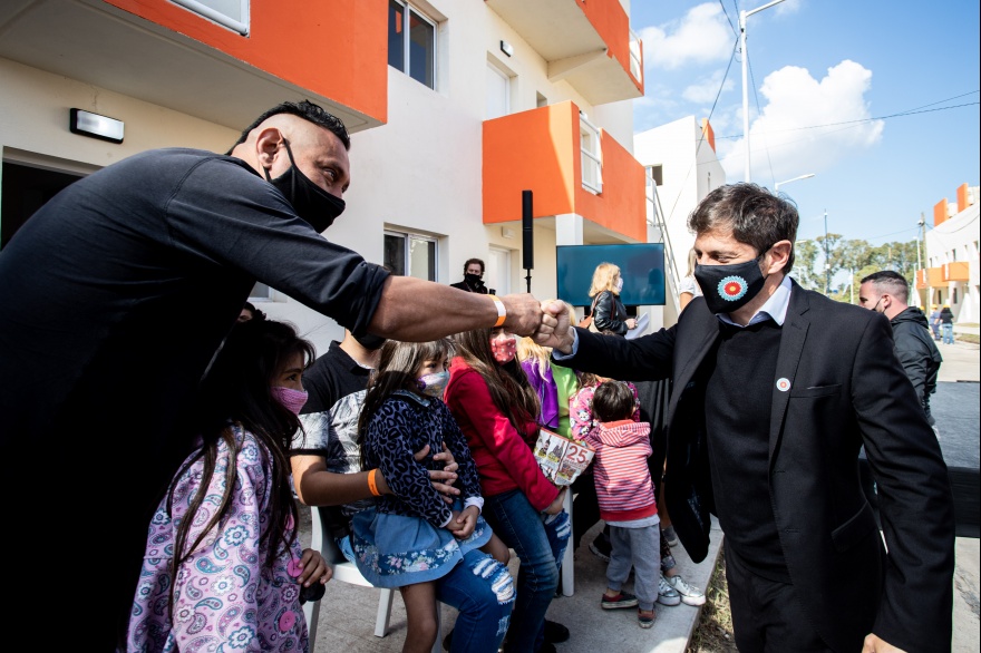 Kicillof entregó 48 viviendas en Avellaneda junto a Alberto Fernández