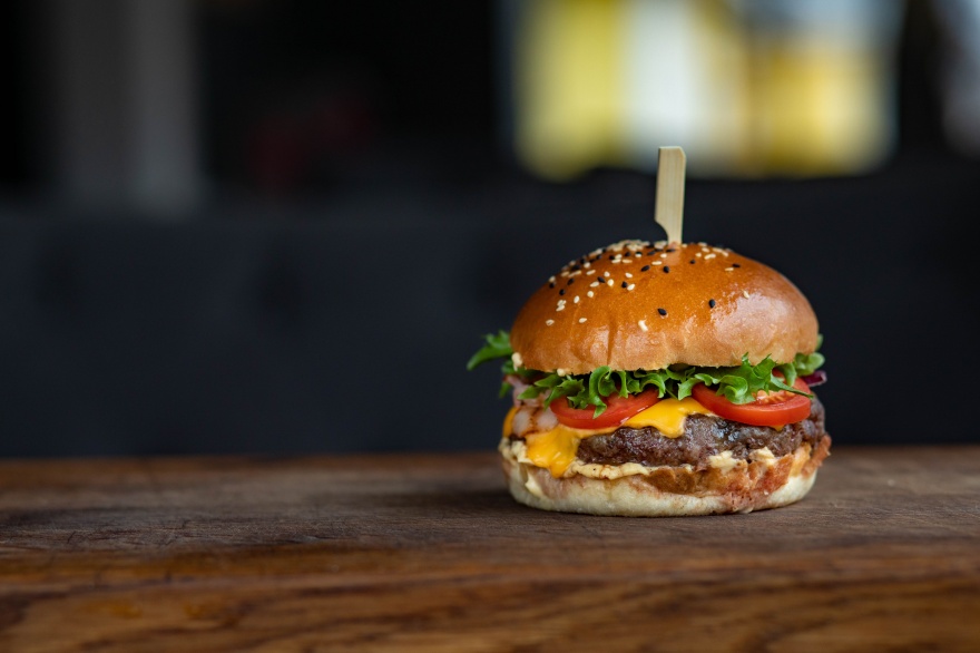 Panza llena, corazón contento: hoy se celebra el Día Internacional de la Hamburguesa