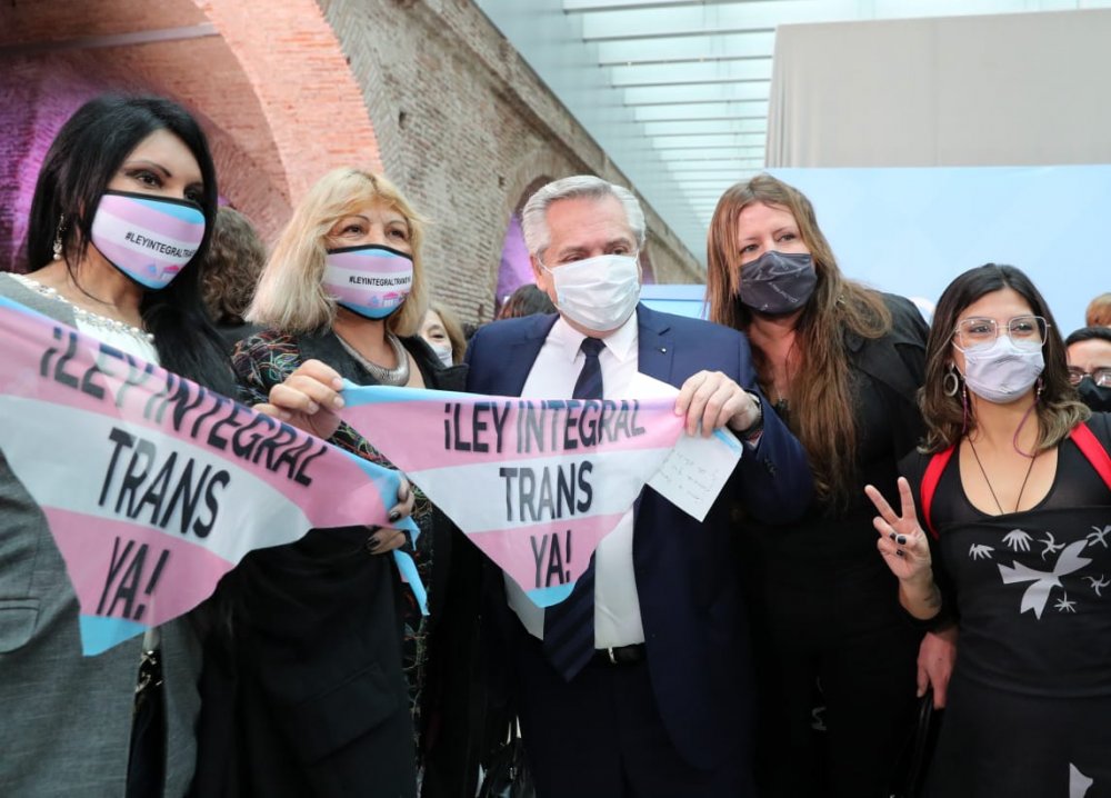 Alberto Fernández promulgó la ley de cupo laboral travesti trans