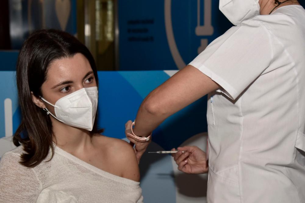 La Argentina comenzará a vacunar a adolescentes con Moderna