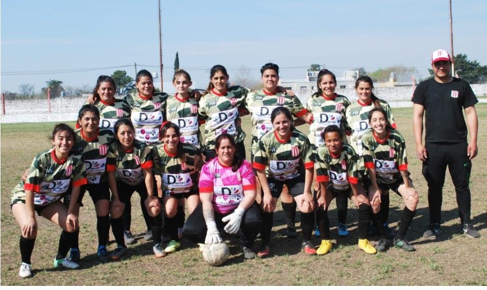 Comenzó el primer torneo oficial de fútbol femenino en 25 de Mayo