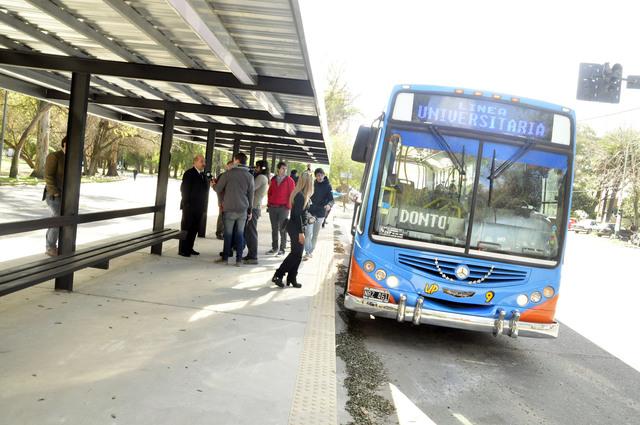 Volvió el micro universitario de la UNLP: precios, horarios y recorridos