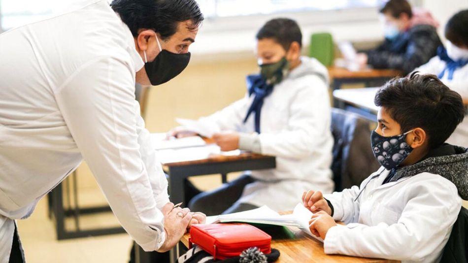 Un poco menos de tapabocas: nuevas medidas para las escuelas bonaerenses