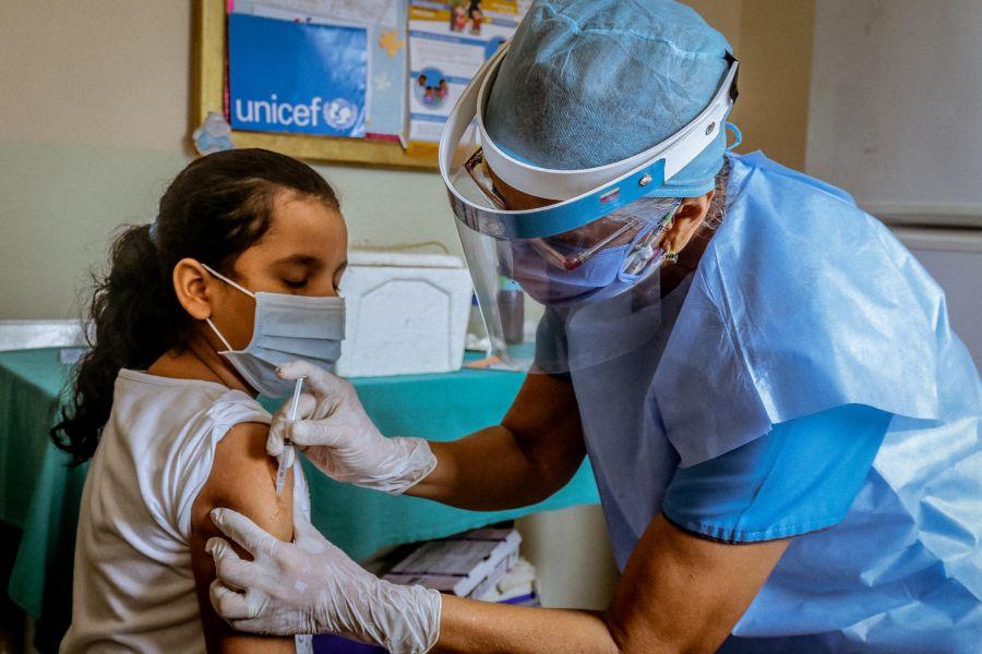 Dos millones de chicos vacunados y campaña en las escuelas para vacunar al resto