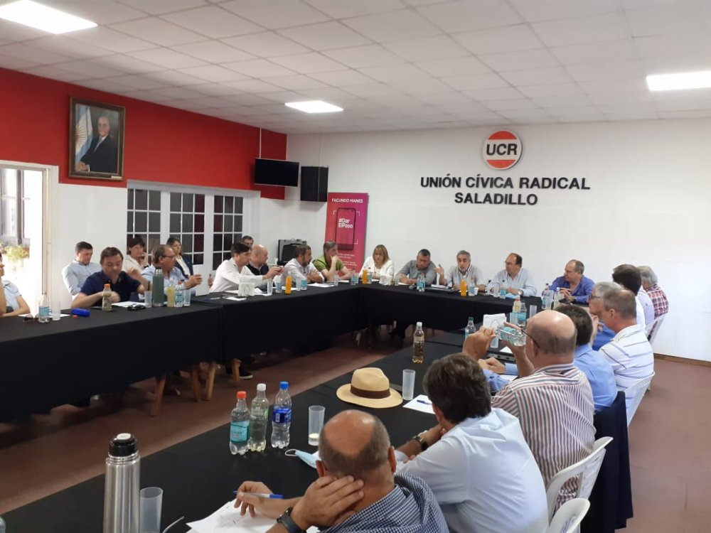 Toque a la ley: los intendentes de la UCR le dan el ok al FdT, quieren la re 2023