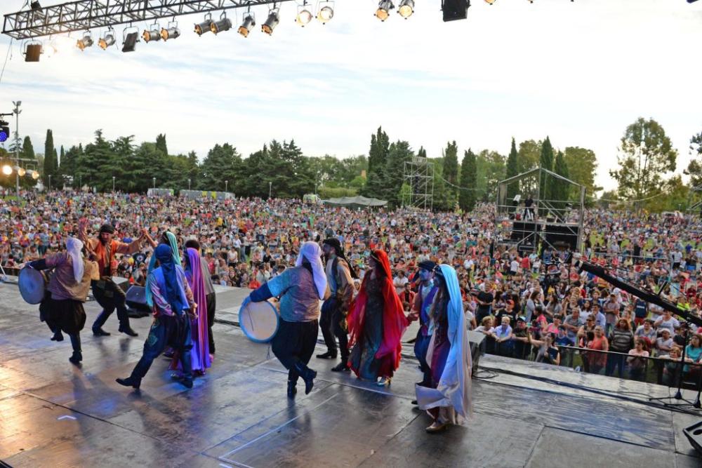 Olavarría celebra sus 154 jóvenes años, meta baile, música y cosas ricas