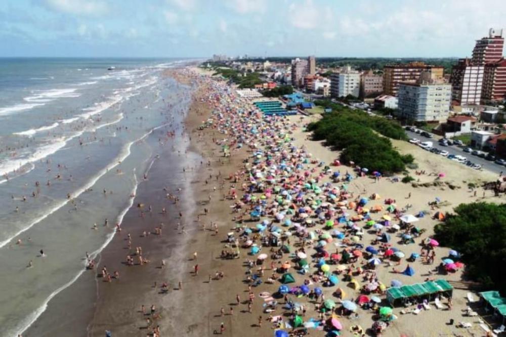 Intendente costero invita a los egresados a elegir su distrito: "Acá tenemos todo"