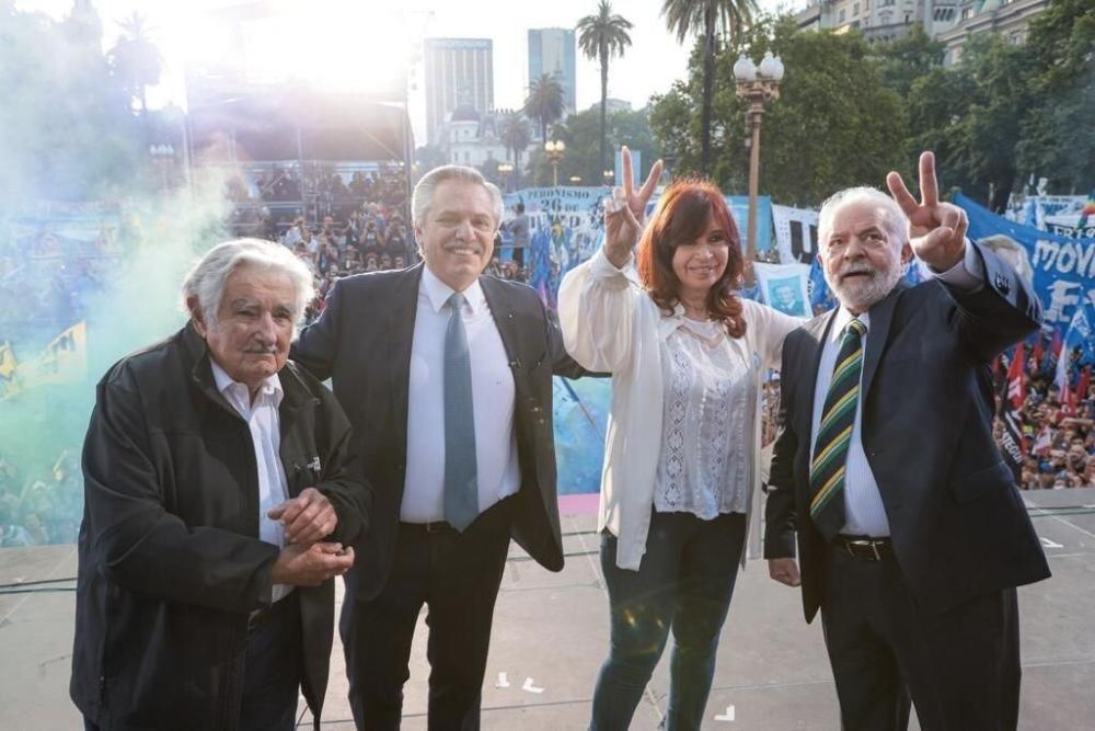 Plaza de Mayo: Pepe, Lula, CFK y Alberto, on fire contra las derechas americanas