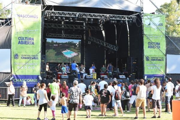 Imperdible: Chascomús lanza la temporada de verano con un tremendo fiestón