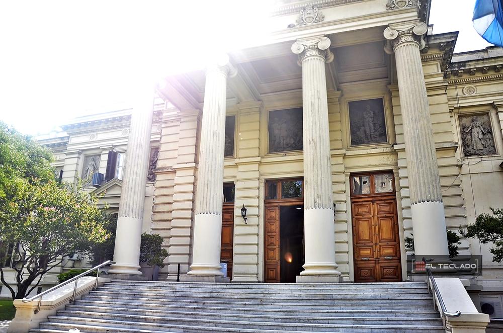 Mesa judicial: allanan la municipalidad de La Plata y la Legislatura bonaerense