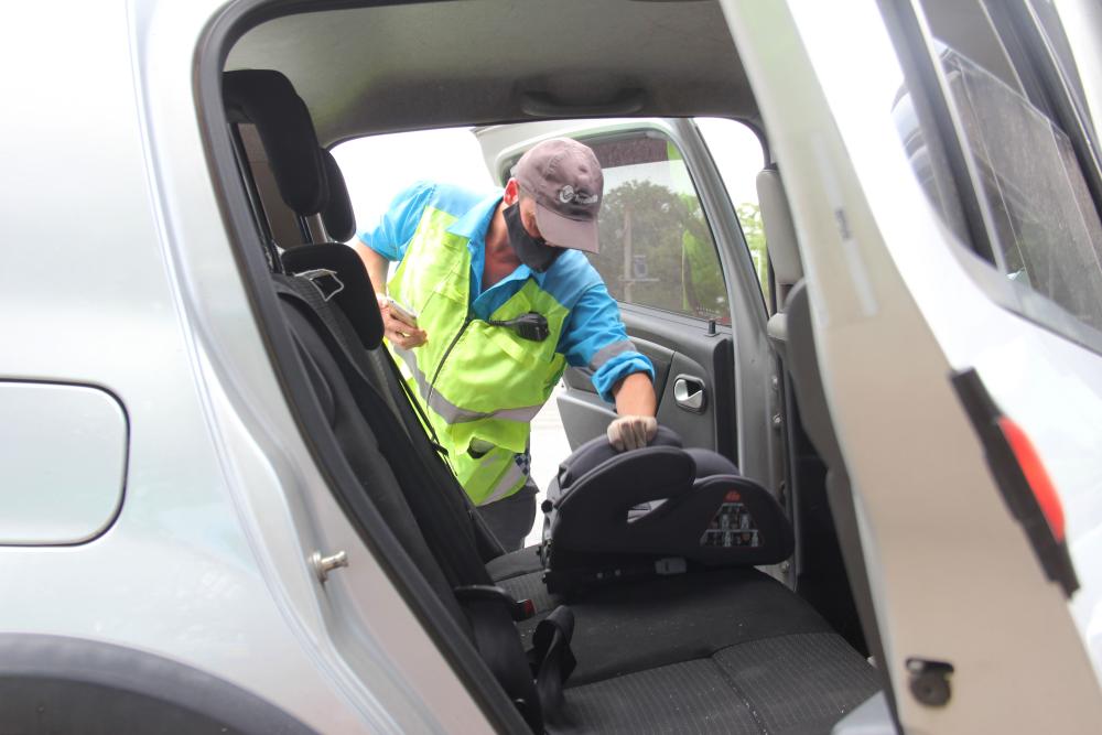 Entregan sillitas infantiles a quienes viajan en auto a la costa: cómo acceder