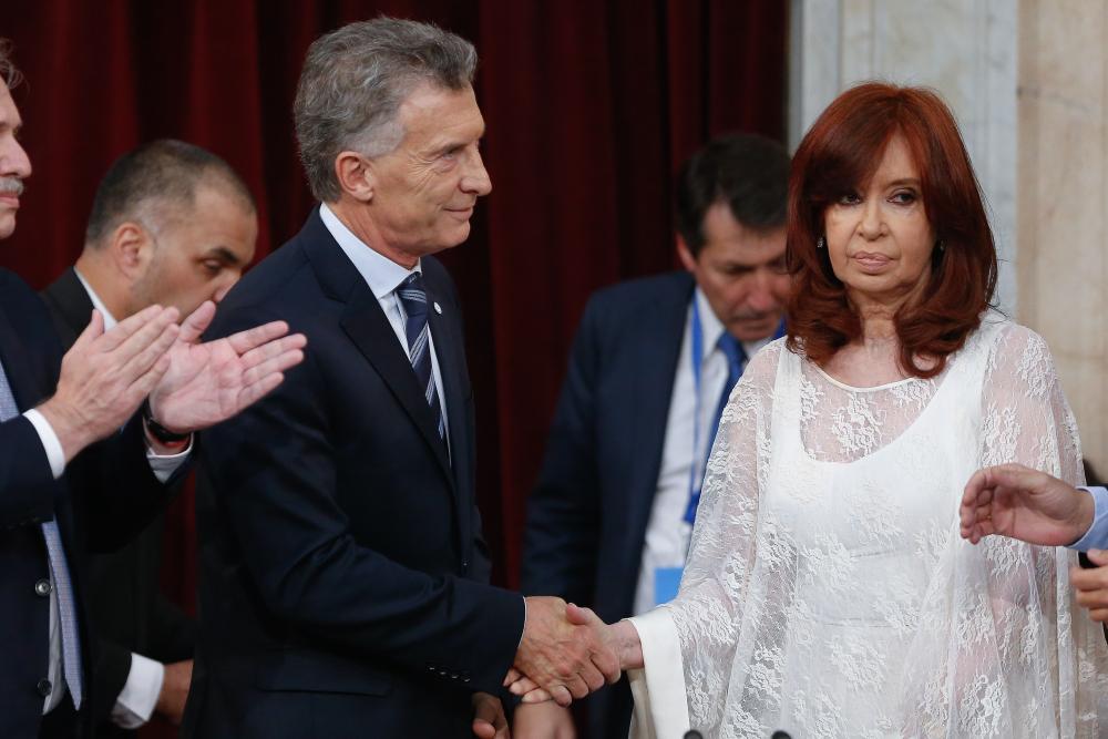 Para responder al cachetazo de Cristina, Macri se abrazó a los números de Prat Gay