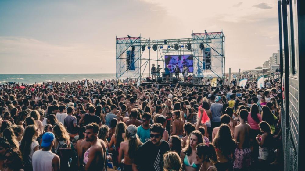 Verano en Monte Hermoso: “La Playa Suena” recibe la visita de Guasones