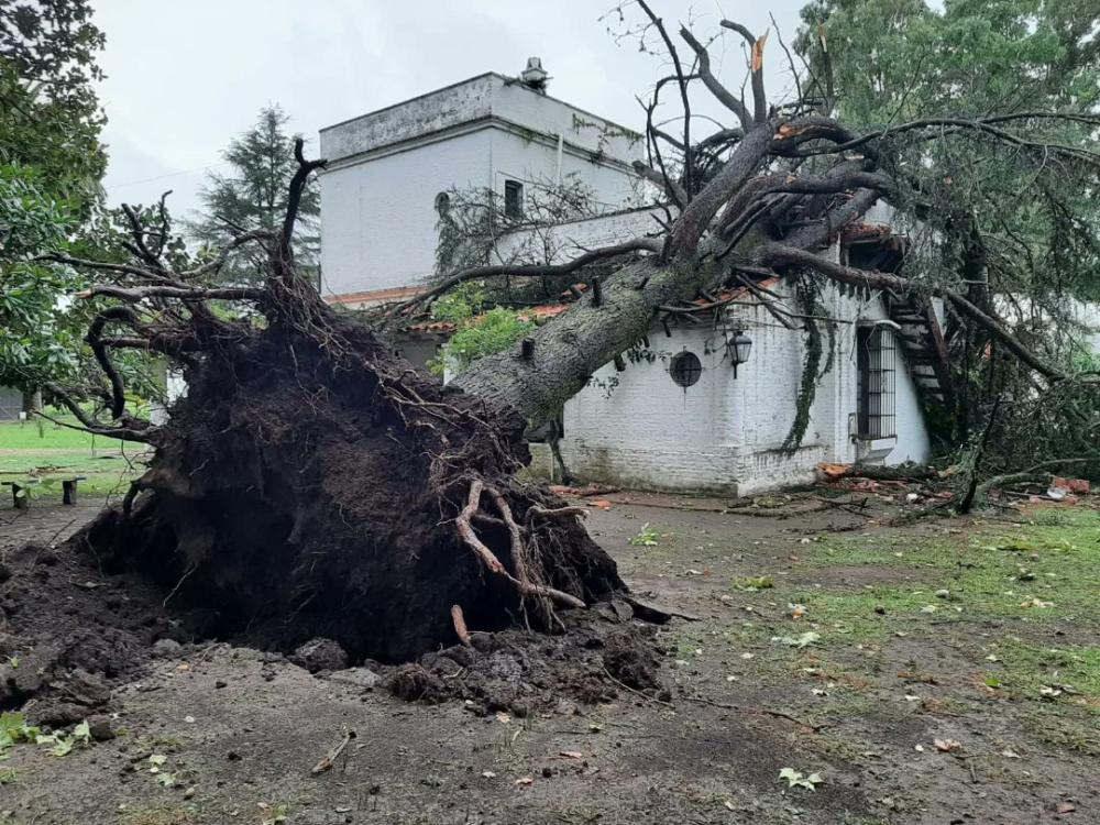 Fuerte temporal en el interior: agua, viento y serios destrozos en varios municipios