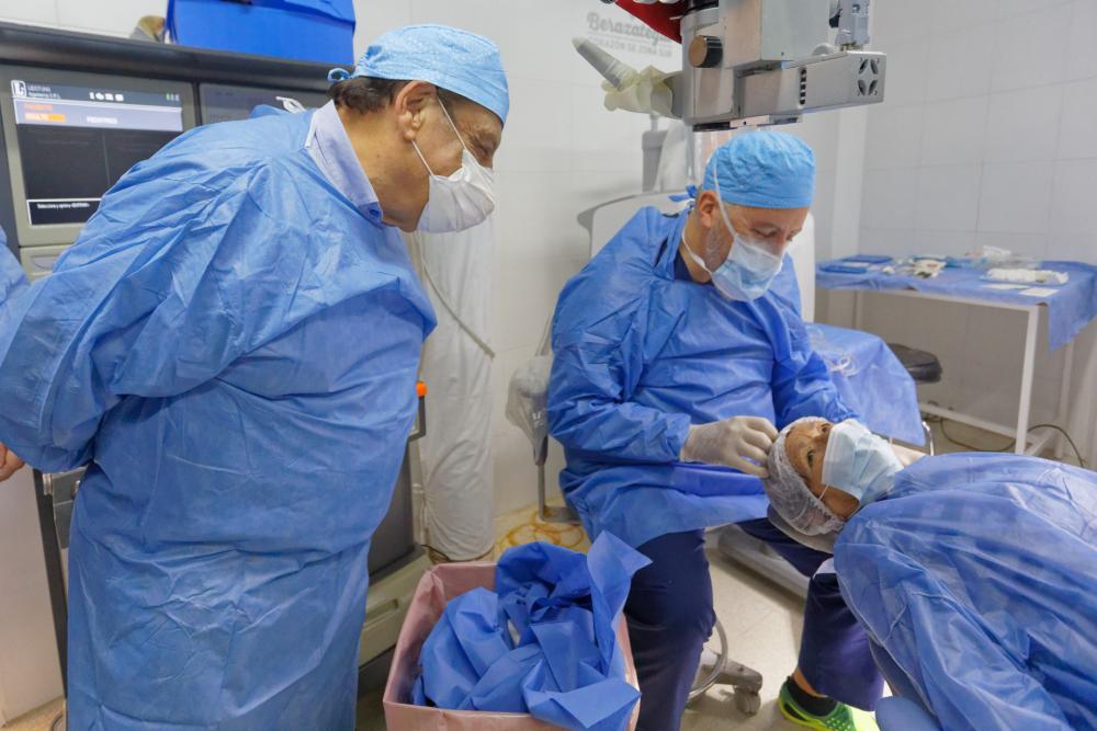 Salud de avanzada: maratón municipal de cirugías de cataratas en Berazategui
