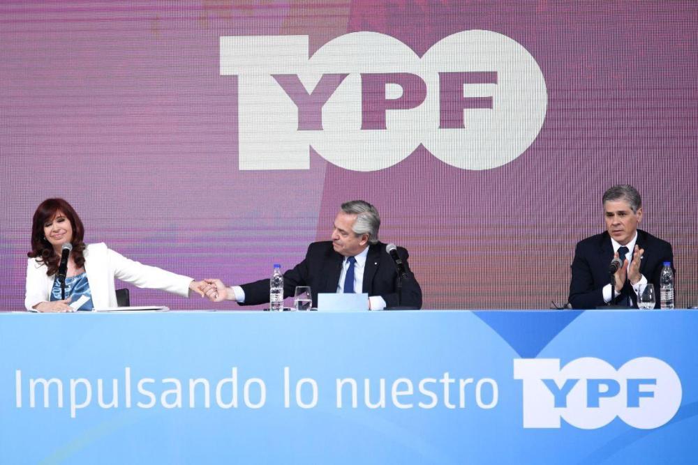 En medio de un clima de tensa calma, CFK le pidió a Alberto que “use la lapicera”