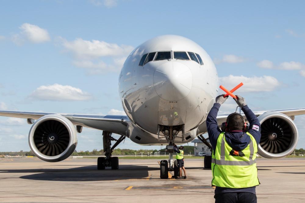 Siguen llegando vacunas: Argentina recibió el sábado 318.000 dosis de Moderna