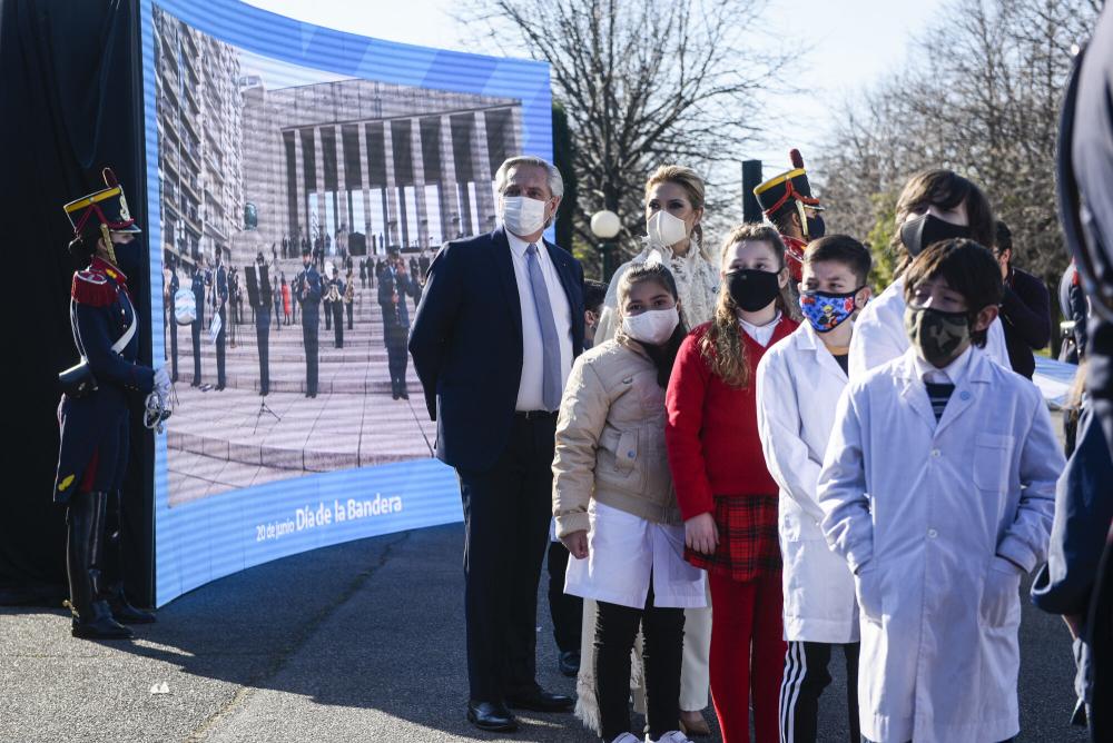 El presidente encabeza el acto de jura a la bandera con más de 2000 estudiantes