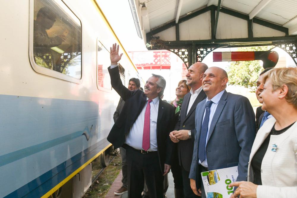 Alberto y Massa juntos, en el regreso del tren que une Rosario con Cañada de Gómez