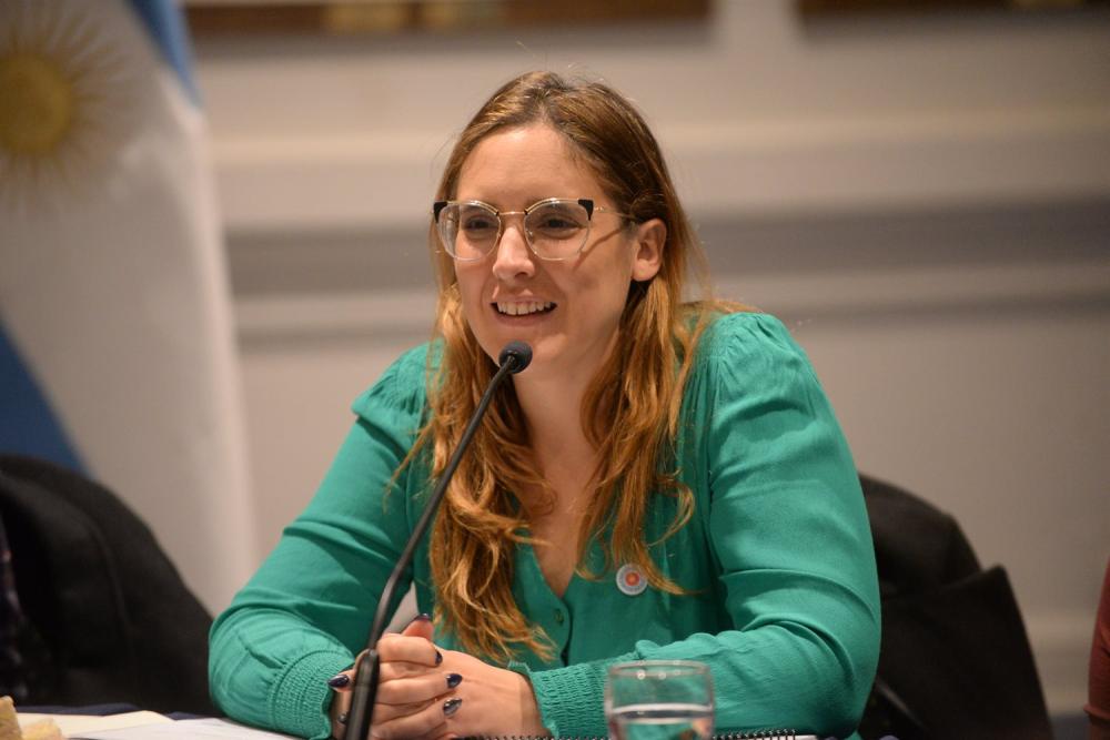 La ministra de Trabajo bonaerense pasó por la legislatura: los temas tratados