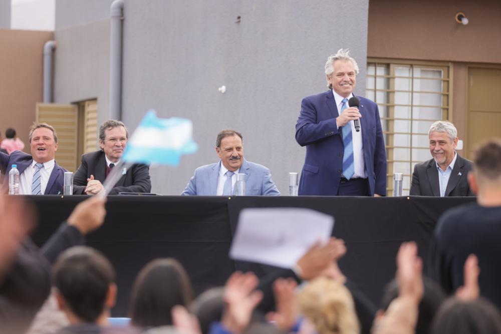 Alberto Fernández: “No hace falta abrazarse al poder, sino dar todo por Argentina”