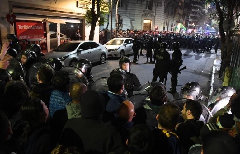 Caos en la casa de CFK: críticas a Larreta, devolución, palos y un diputado preso