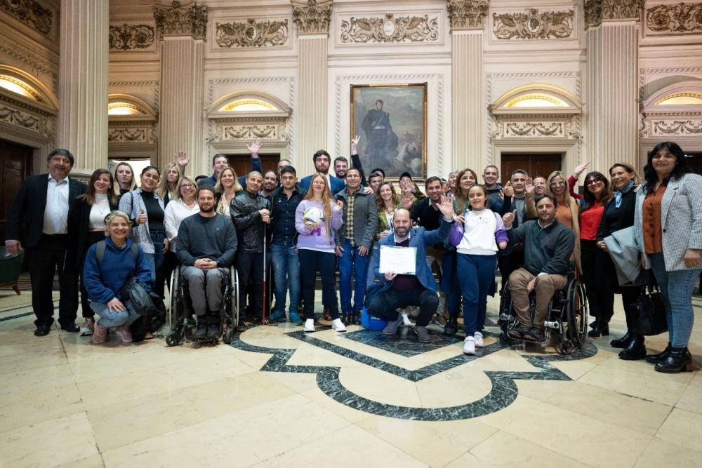 Se presentó la primera colección infantil de libros sobre deportistas adaptados