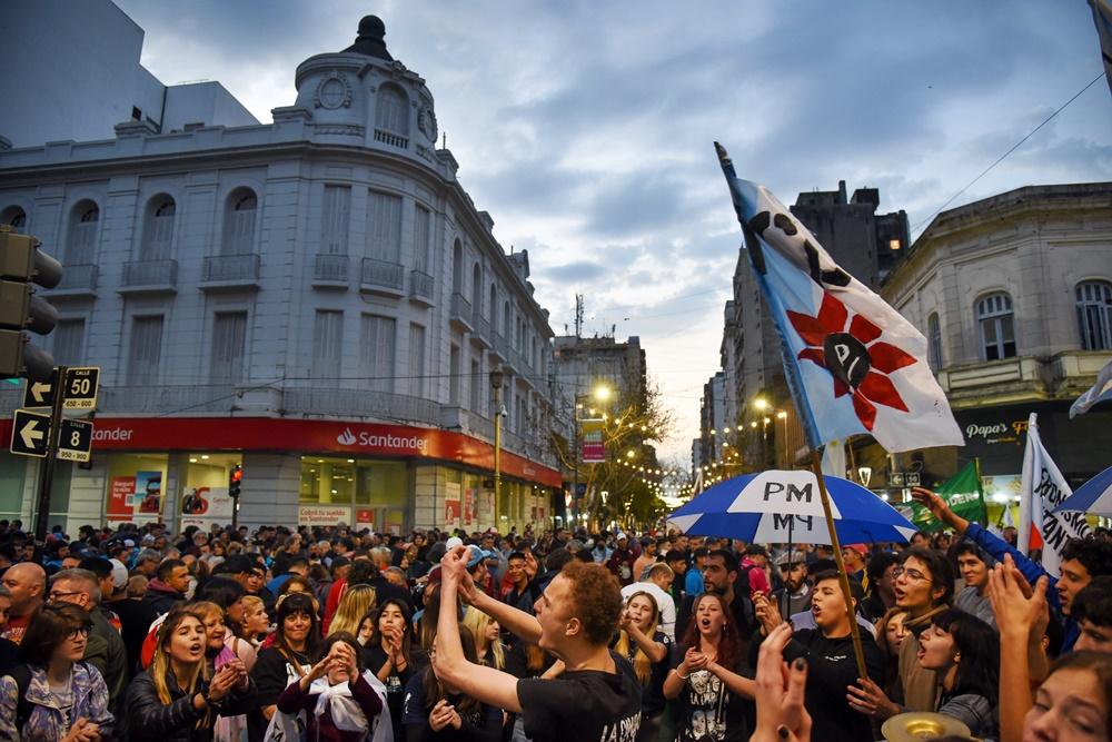 El peronismo platense salió a la calle para defender a Cristina Fernández