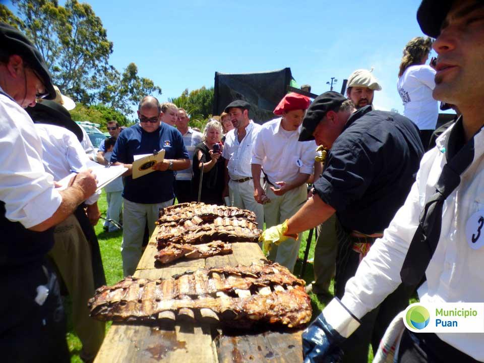 Afilando cuchillas: avanza la organización de la Fiesta del Asado Criollo