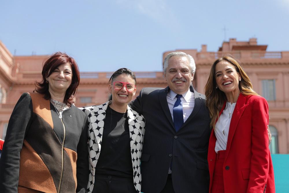Alberto Fernández le tomó juramento a las nuevas ministras del gabinete
