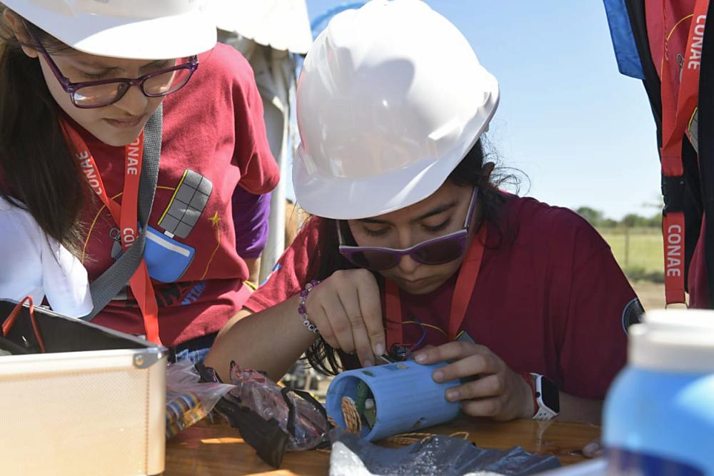 Se lanzaron cinco satélites experimentales construidos por estudiantes de Argentina