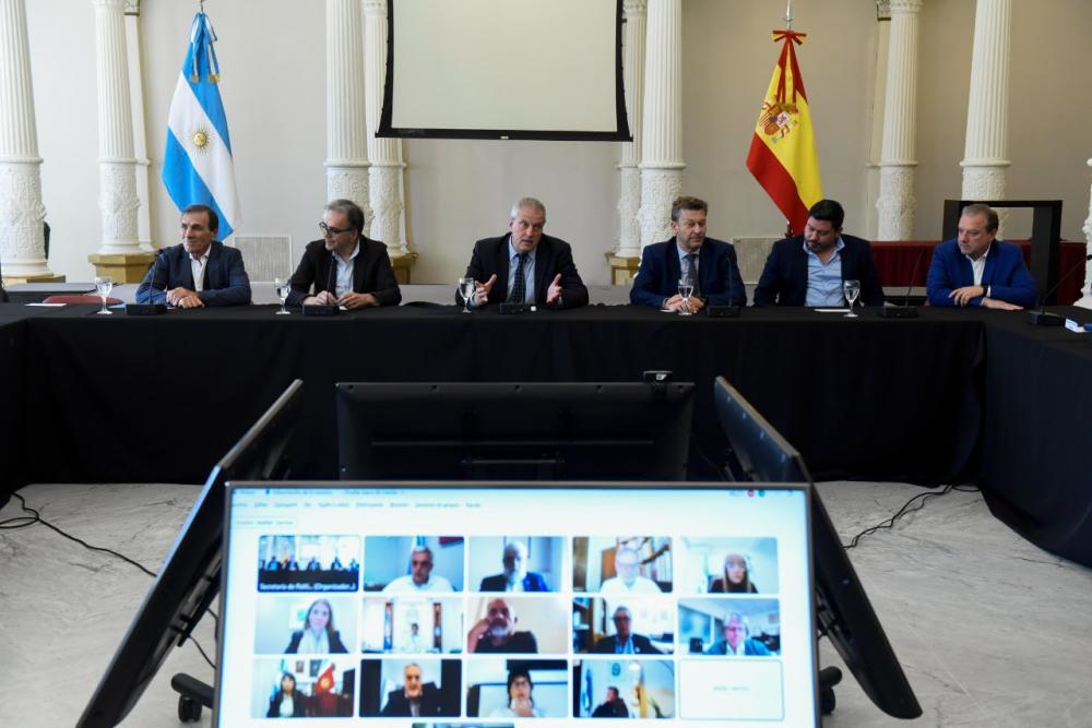 Buscan agilizar trámites de equivalencias entre universidades de Argentina y España