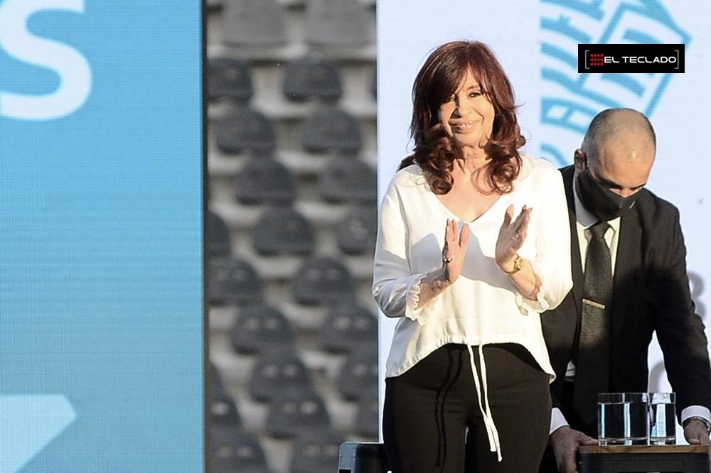 Condenaron a CFK a 6 años de prisión e inhabilitación para ejercer cargos públicos