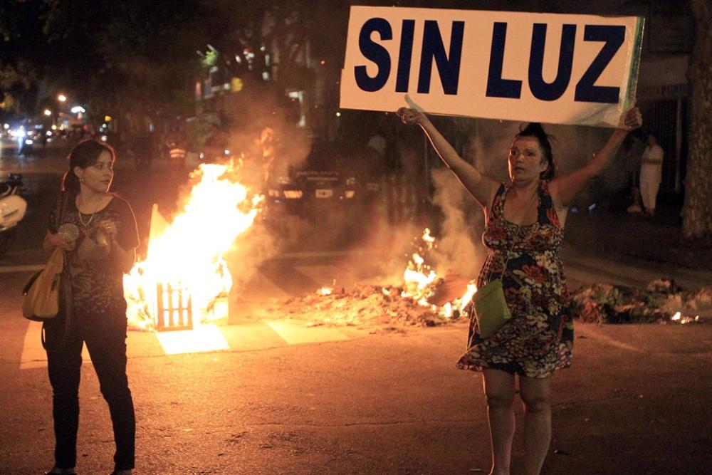 Distrito del Conurbano sufre horrores los cortes de luz y Edesur tiene que pagar