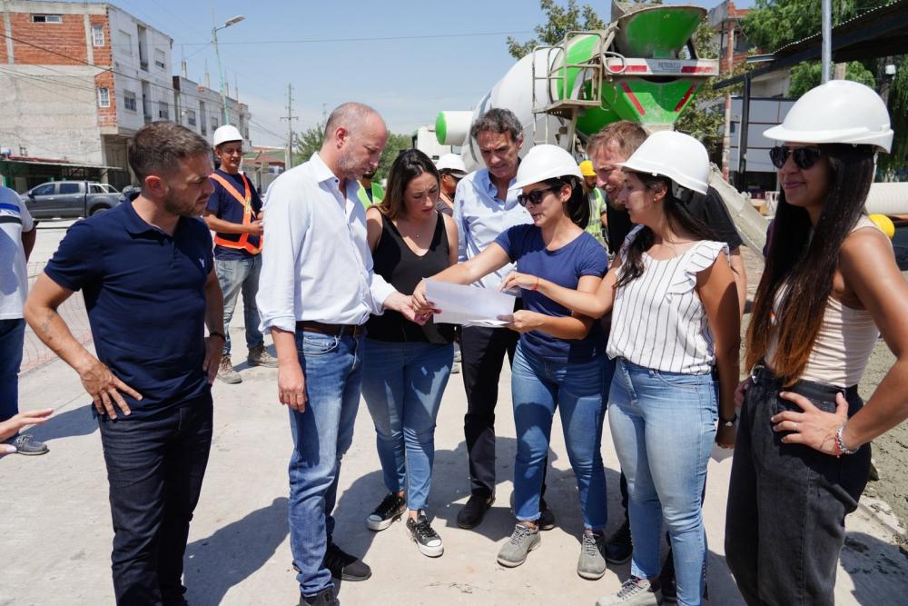 Insaurralde y Katopodis supervisaron una obra de repavimentación en Lomas