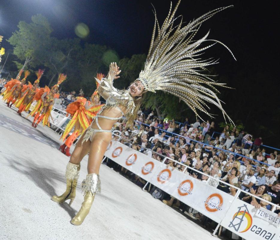 Finde XL: carnavales por todos lados, cordero al disco, chancho asado y mucho más