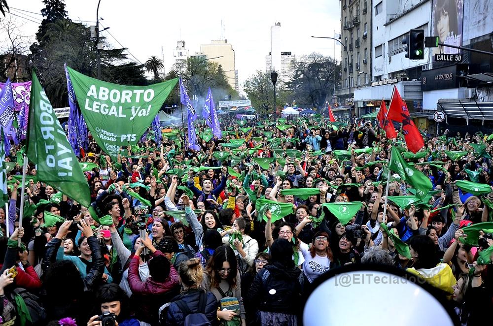 A 5 años del primer pañuelazo por el aborto legal, cuáles son los temas pendientes