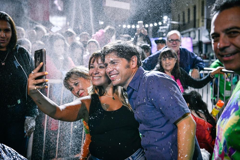 Kicillof le puso el broche de oro a los carnavales de Ensenada