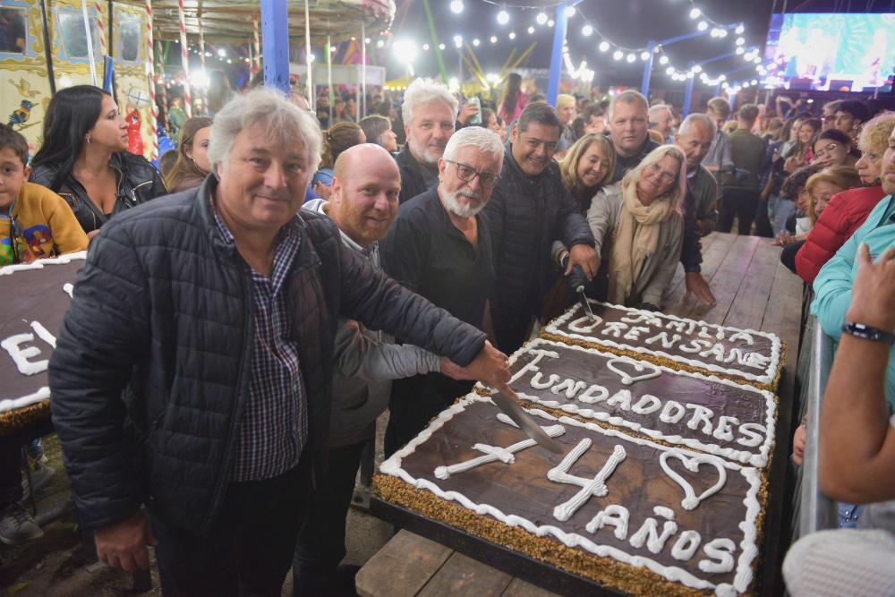 Santa Clara del Mar celebró su cumpleaños con el corte de una torta de 24 metros