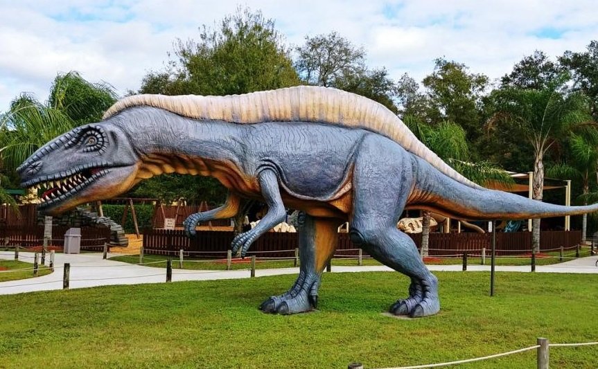 Dinosaurios por tasas: municipio premia a vecinos que están al día con los pagos