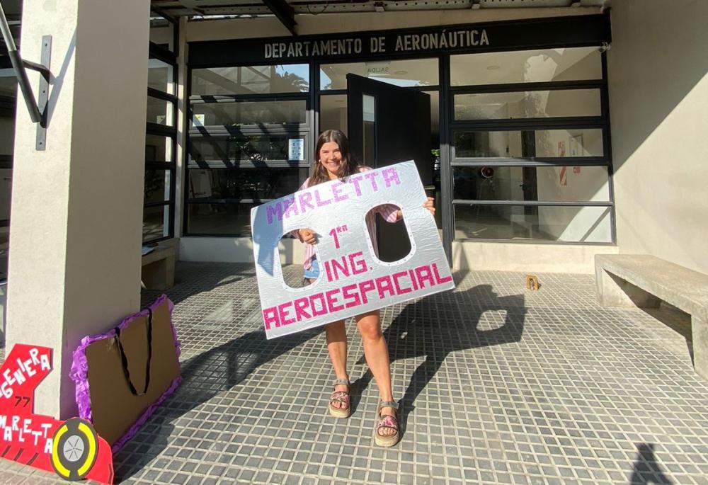 Otro orgullo de la UNLP: se recibió la primera ingeniera aeroespacial del país