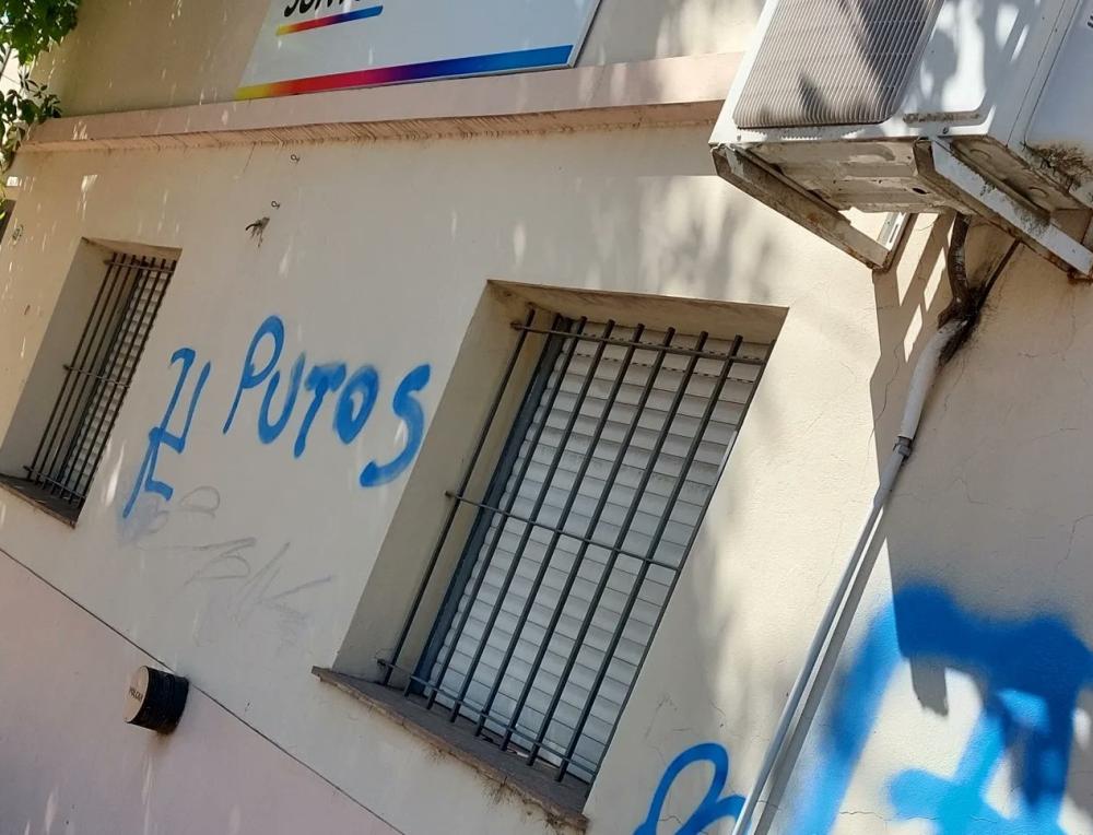 “Violencia política” en Cañuelas: pintaron una esvástica en un local del PRO