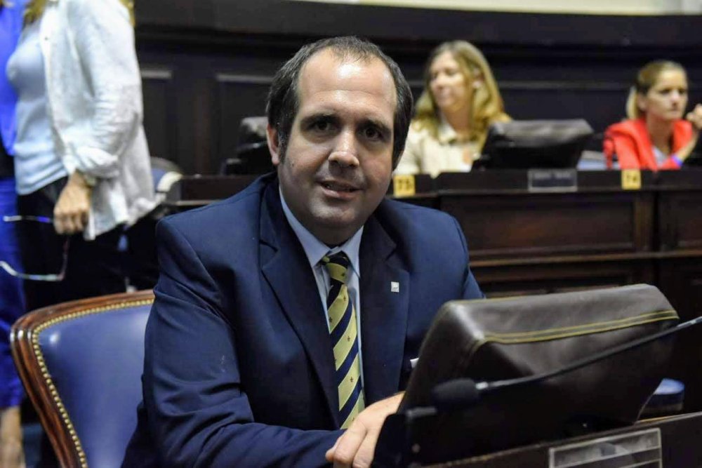 Diputado “lilito” contra el intendente de Luján por irregularidades en una licitación